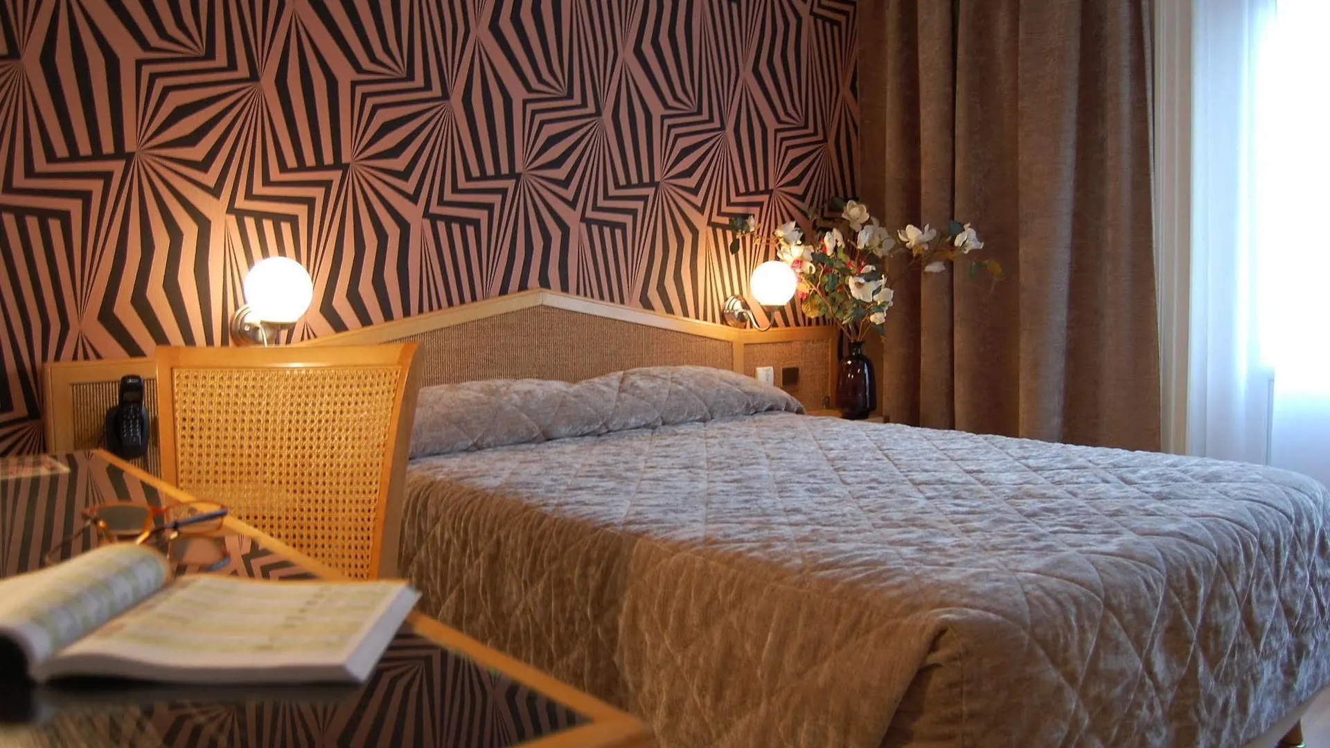 Hotel Logis Hôtel du Midi - Saint Etienne Sud