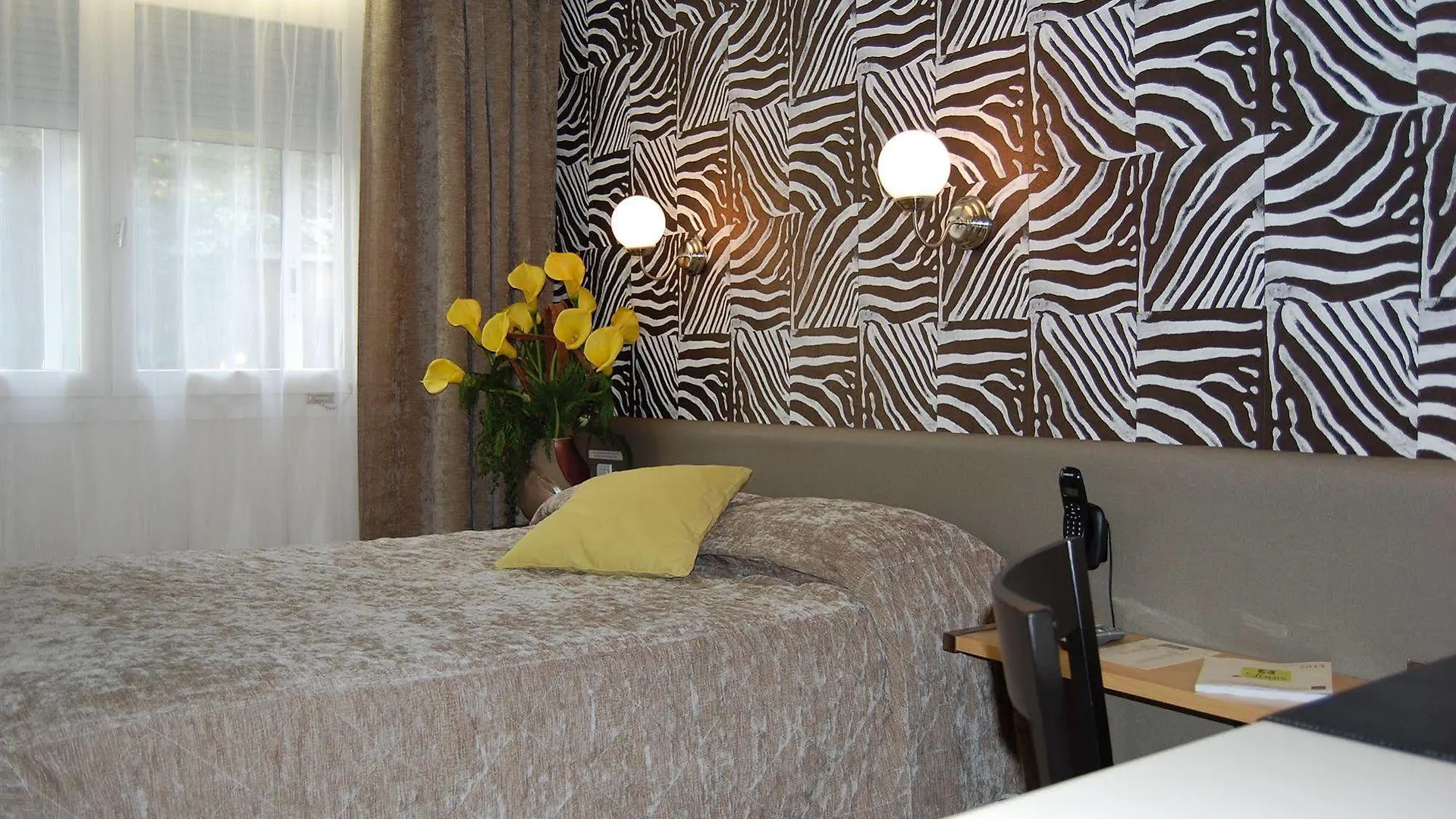 Hotel Logis Hôtel du Midi - Saint Etienne Sud